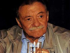 In Cuba: Letters are Crying for Benedetti 